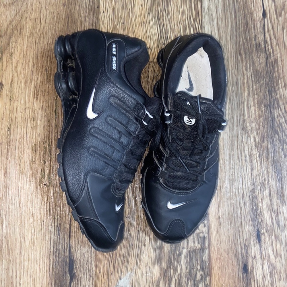 Nike Shox NZ Triple Black running shoes IEUC! Nice shoes worn VERY LIGHTLY.